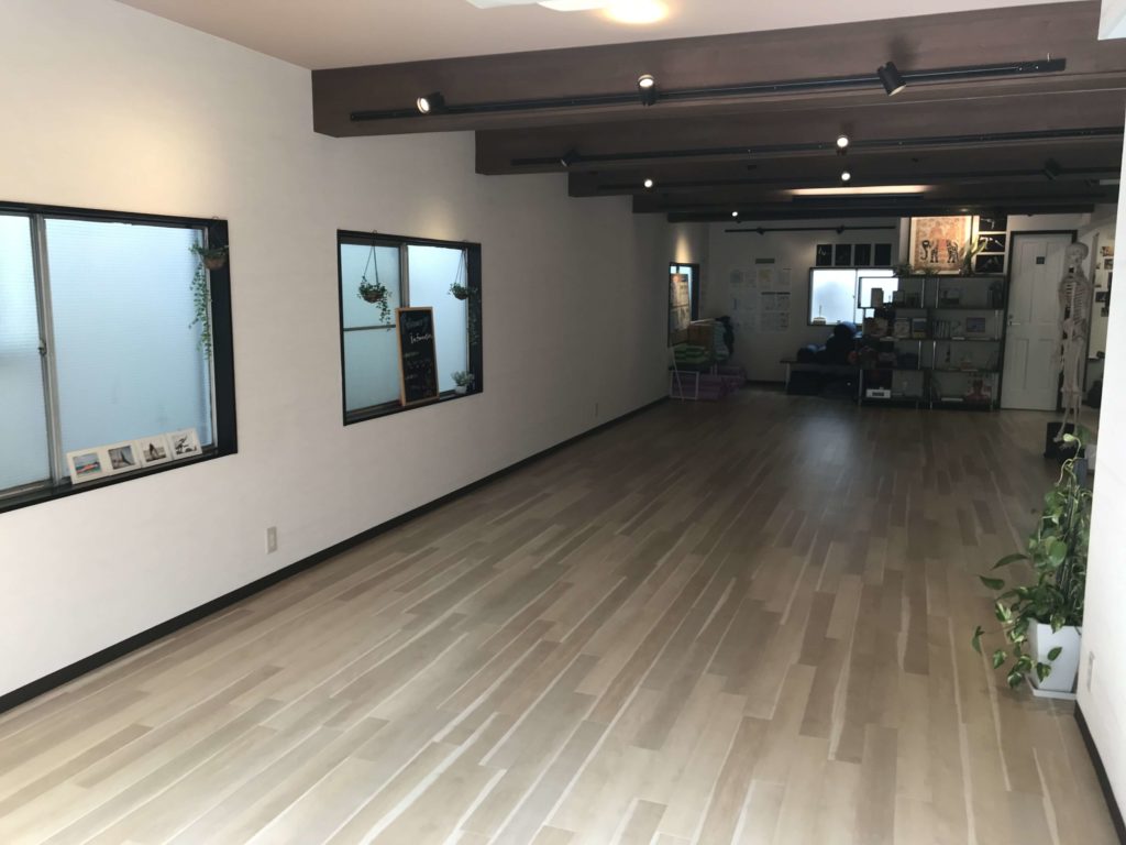 ヨガスタジオ風景